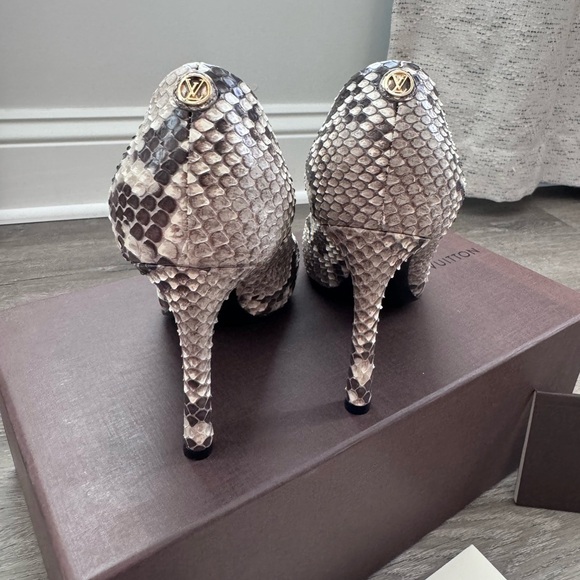 Louis Vuitton Python Pumps - Picture 4 of 6